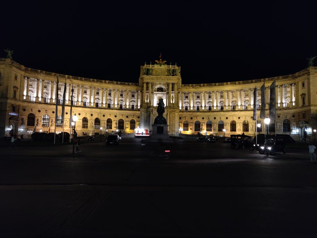 Pałac Hofburg nocą