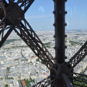 Wieża Eiffla - najwyższy budynek i symbol Paryża