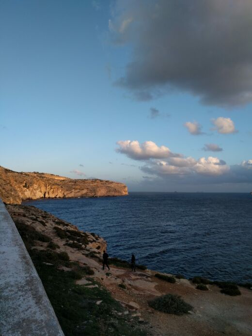 Spacerując na Blue Grotto