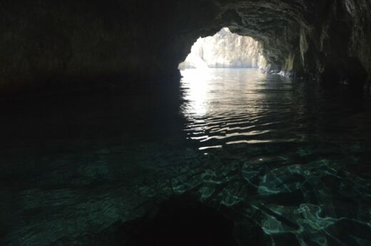 Łódka na Blue Grotto