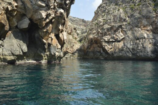 Łódka na Blue Grotto