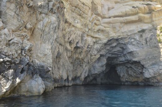 Łódka na Blue Grotto