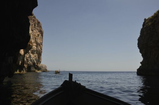 Łódka na Blue Grotto