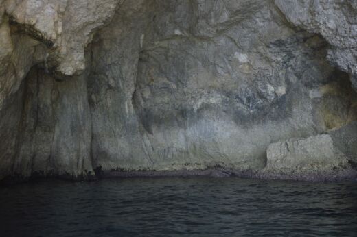 Łódka na Blue Grotto