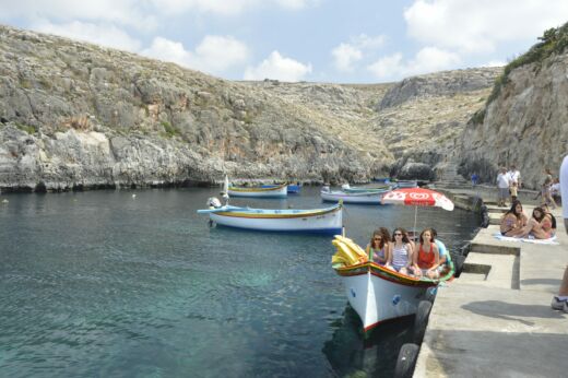 Łódka na Blue Grotto