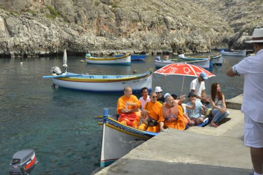 Łódka na Blue Grotto